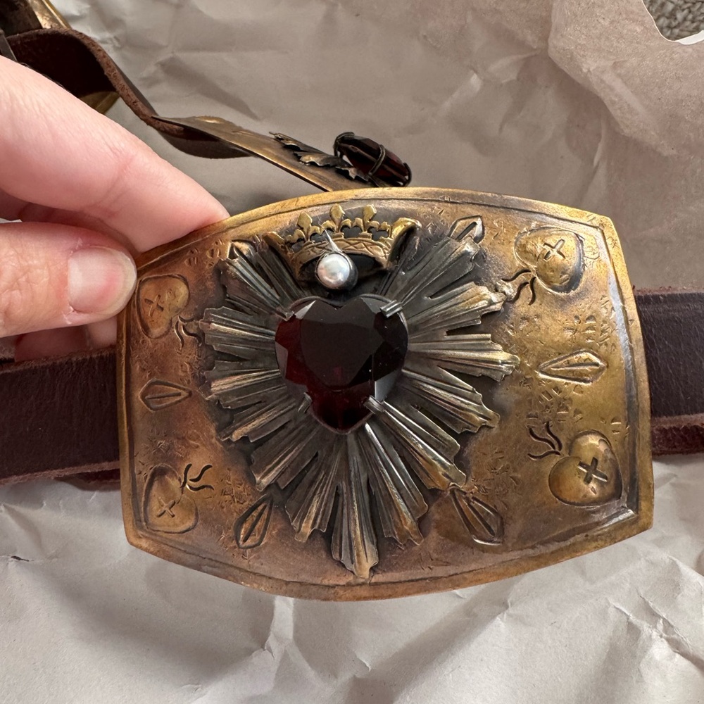 NWT Glass Heart Concho Belt - Picture 2 of 5
